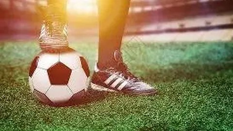 科比雕像前缅怀往昔，32岁欧文刮须重返湖人赛场：再现少年英姿